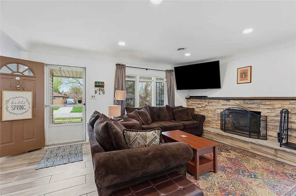 7466 Fenton Street Dearborn Heights City MI 48127