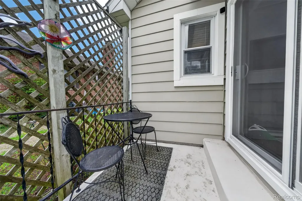 1430 Benvenue Street Sylvan Lake City MI 48320