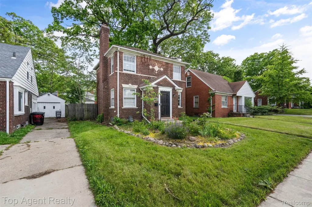 2625 W 8 Mile Road Detroit City MI 48221