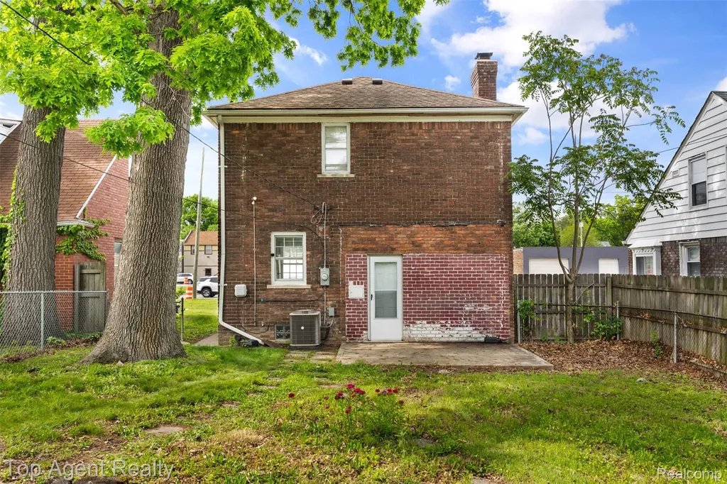 2625 W 8 Mile Road Detroit City MI 48221