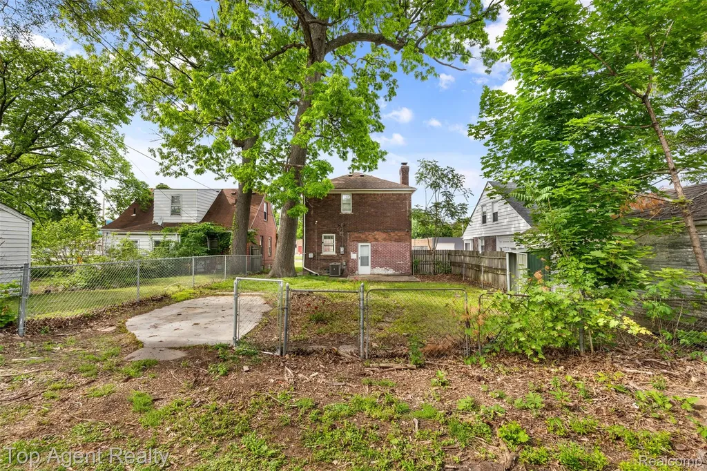 2625 W 8 Mile Road Detroit City MI 48221