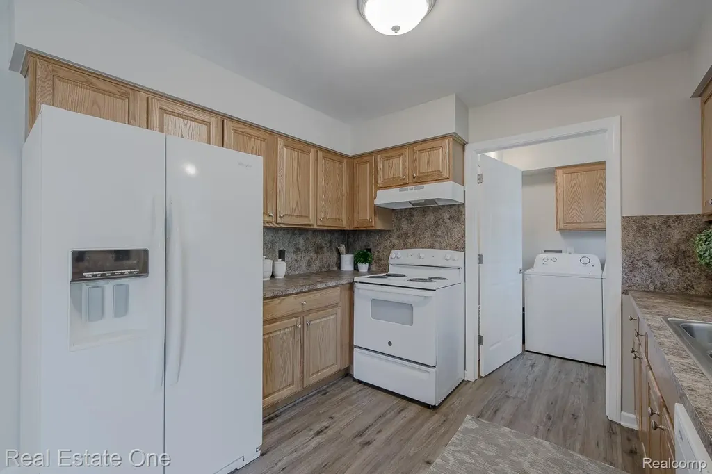 3103 Crooks Road Rochester Hills City MI 48309