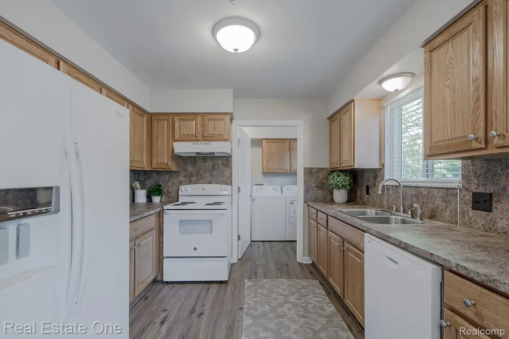 3103 Crooks Road Rochester Hills City MI 48309