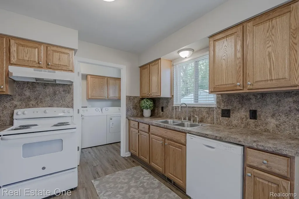 3103 Crooks Road Rochester Hills City MI 48309