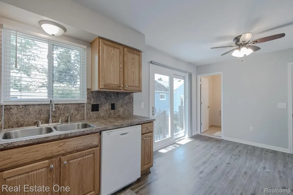 3103 Crooks Road Rochester Hills City MI 48309
