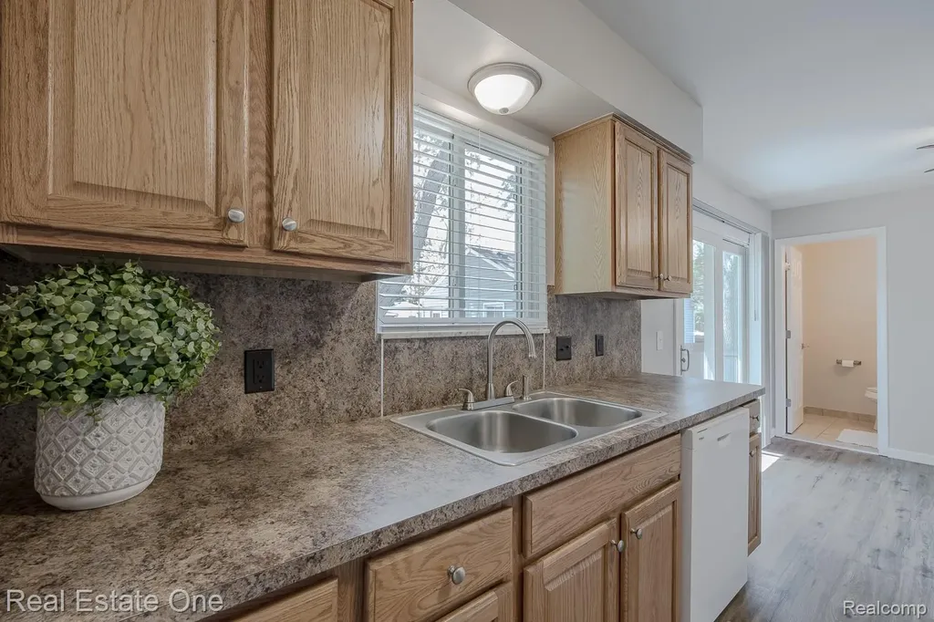 3103 Crooks Road Rochester Hills City MI 48309