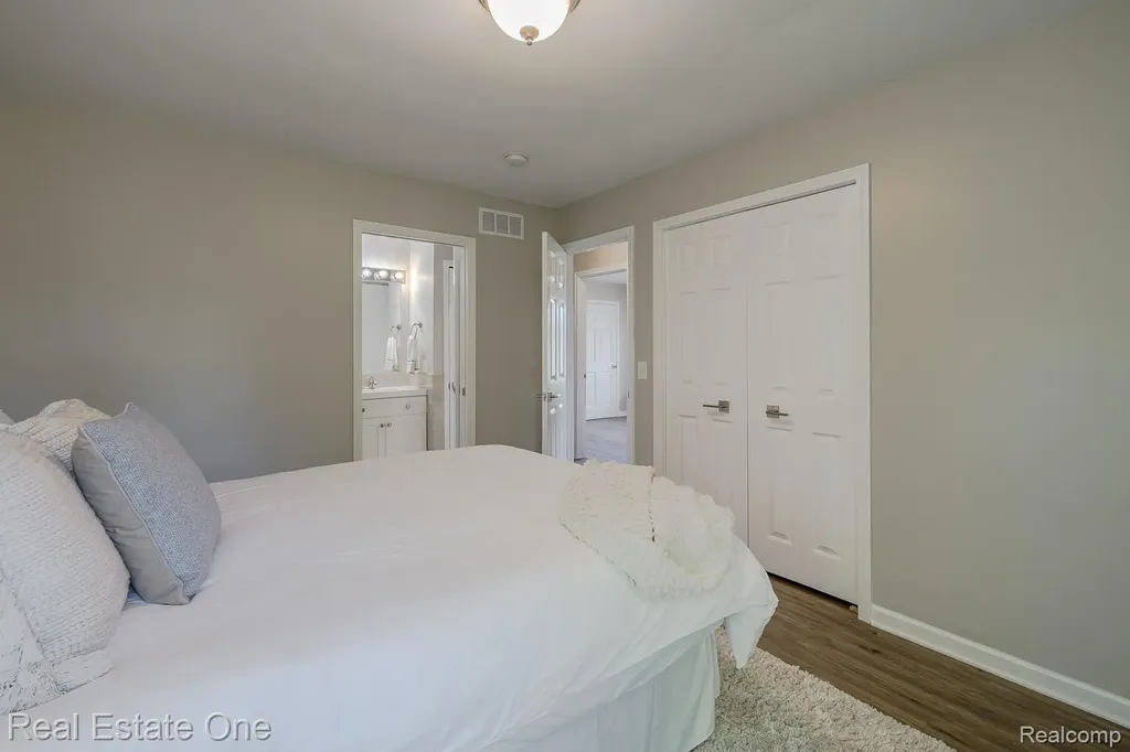 3103 Crooks Road Rochester Hills City MI 48309