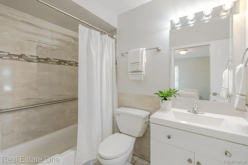 3103 Crooks Road Rochester Hills City MI 48309