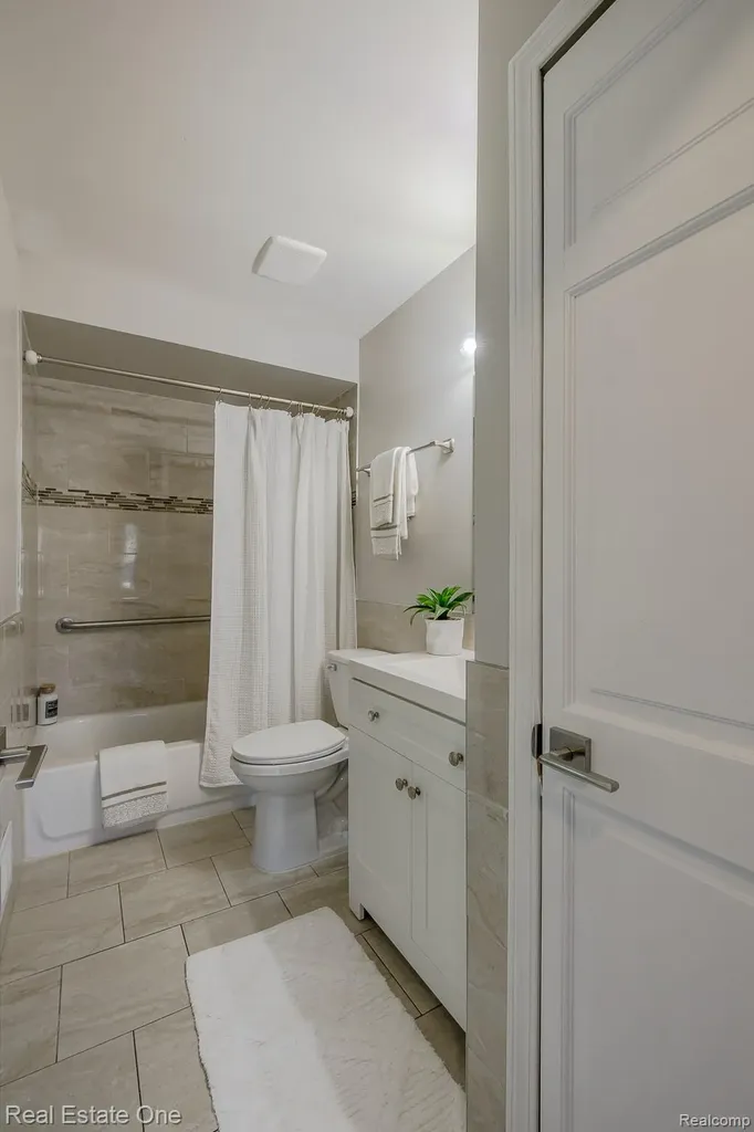 3103 Crooks Road Rochester Hills City MI 48309