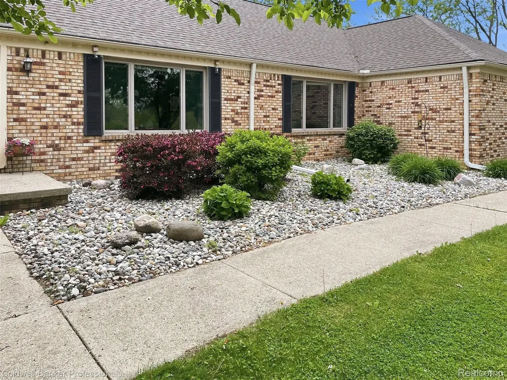 4380 Warwick Circle Drive Grand Blanc City MI 48439
