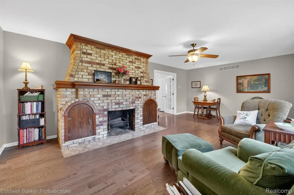 4380 Warwick Circle Drive Grand Blanc City MI 48439