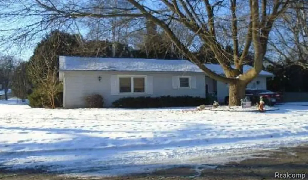 802 Woodlawn Avenue Owosso City MI 48867