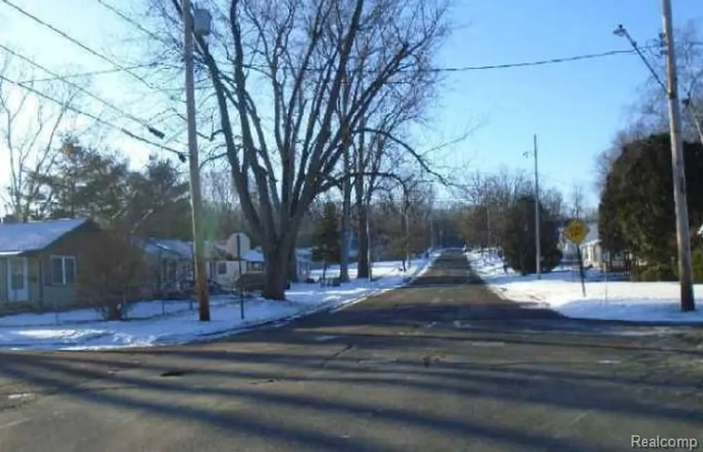 802 Woodlawn Avenue Owosso City MI 48867