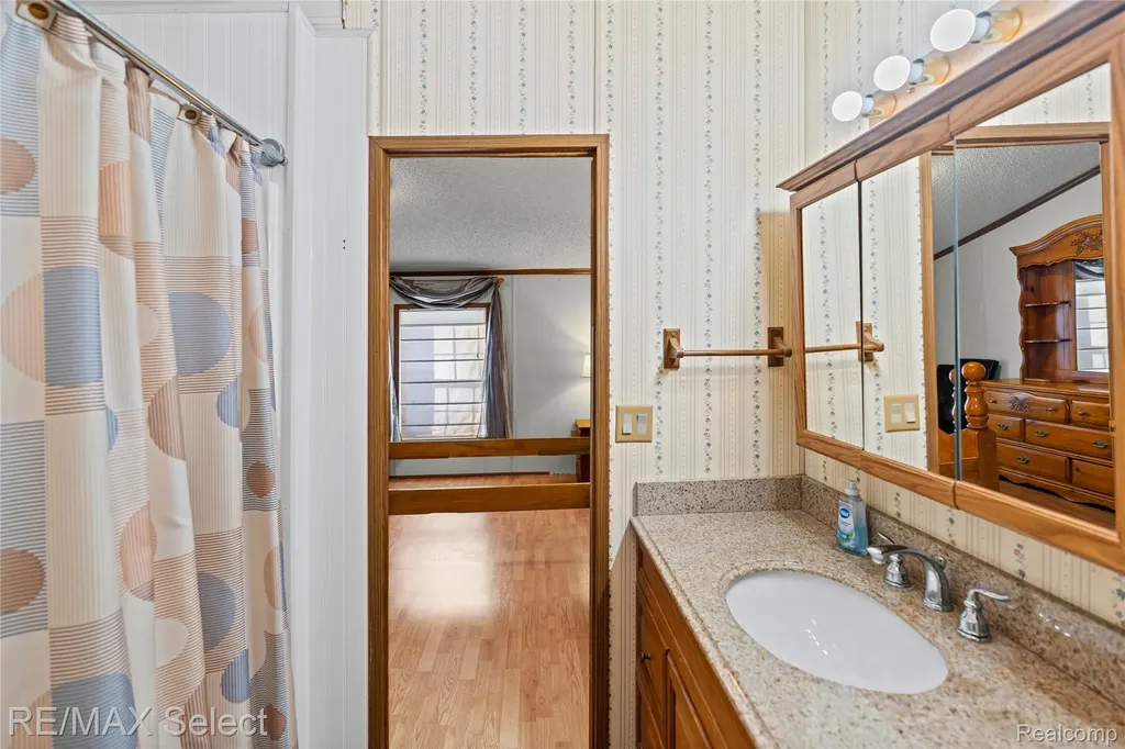 11061 Main Road Fenton City MI 48430