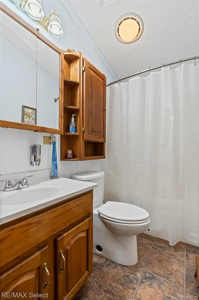 11061 Main Road Fenton City MI 48430