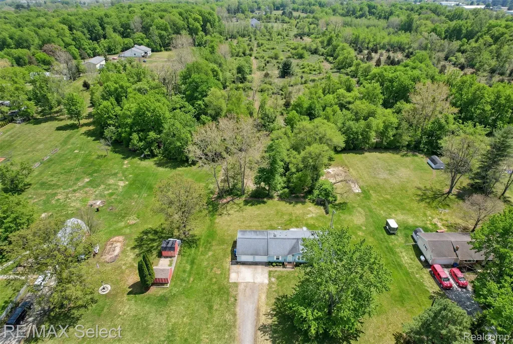 11061 Main Road Fenton City MI 48430