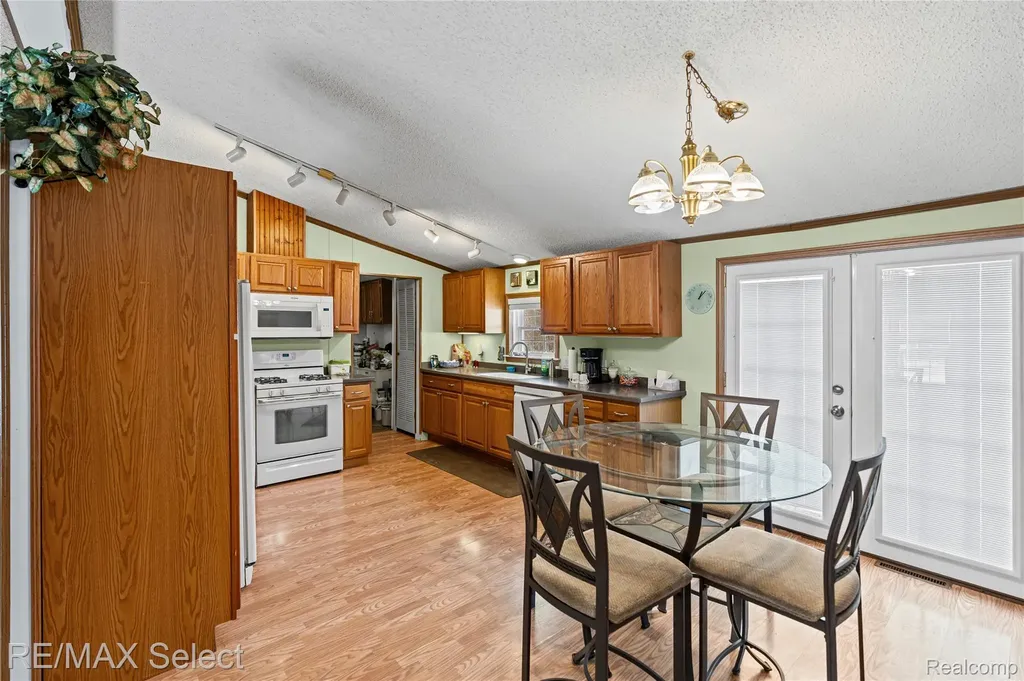 11061 Main Road Fenton City MI 48430