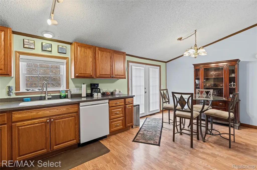11061 Main Road Fenton City MI 48430
