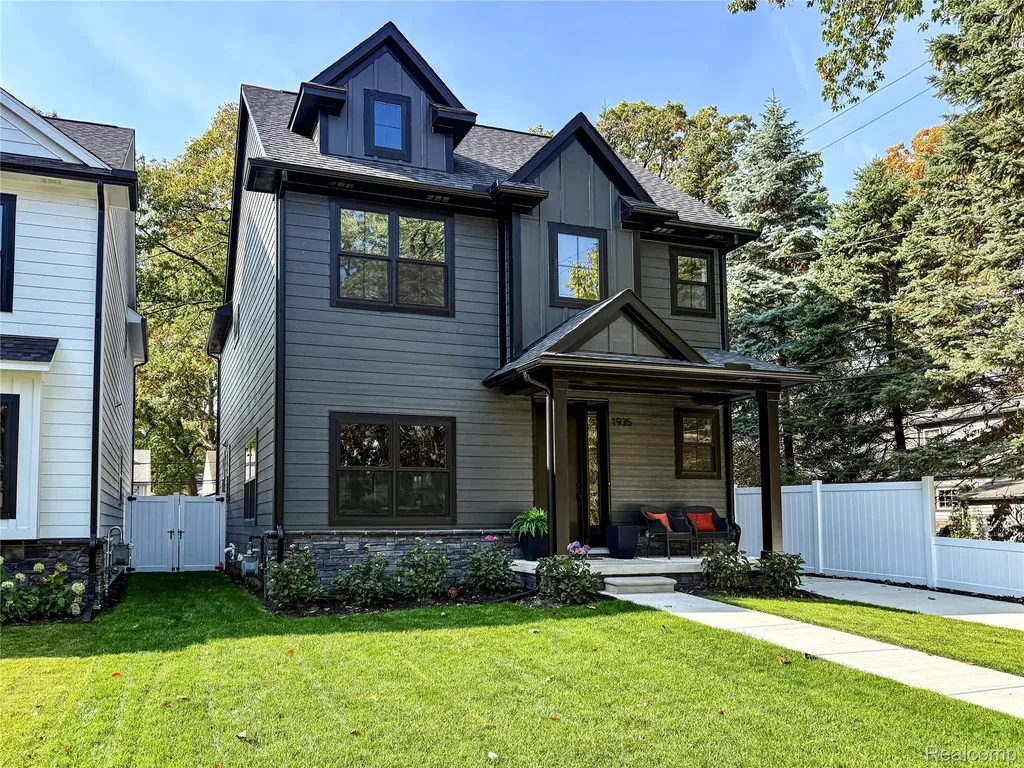 1935 Brookwood Avenue Royal Oak City MI 48073