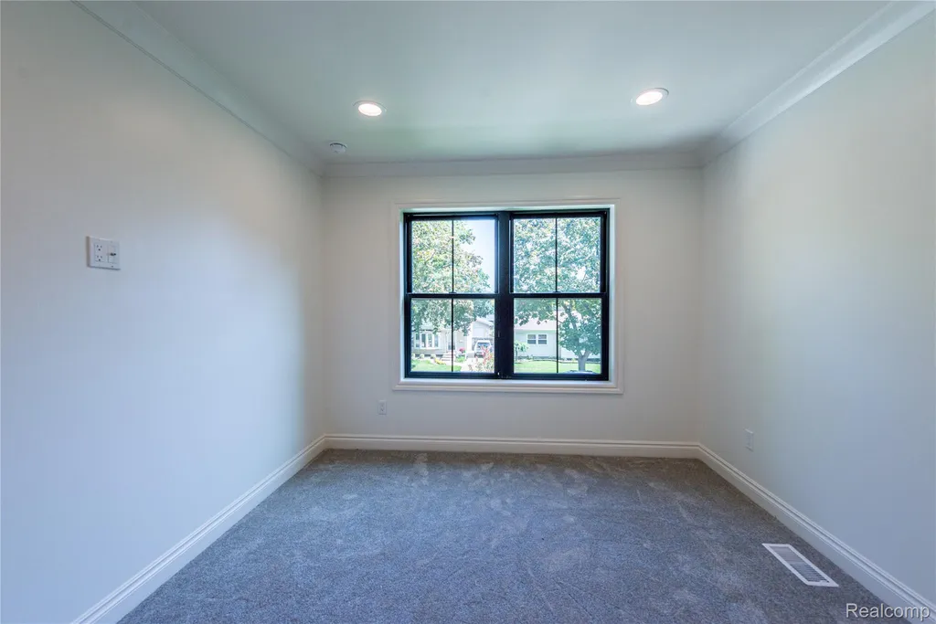 1935 Brookwood Avenue Royal Oak City MI 48073