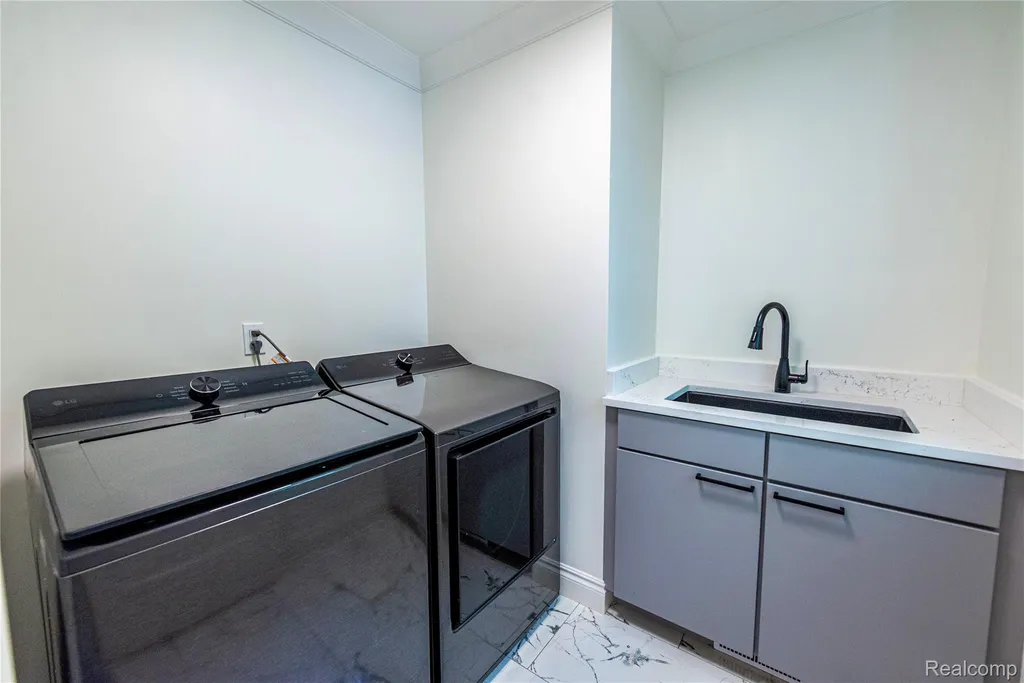1935 Brookwood Avenue Royal Oak City MI 48073