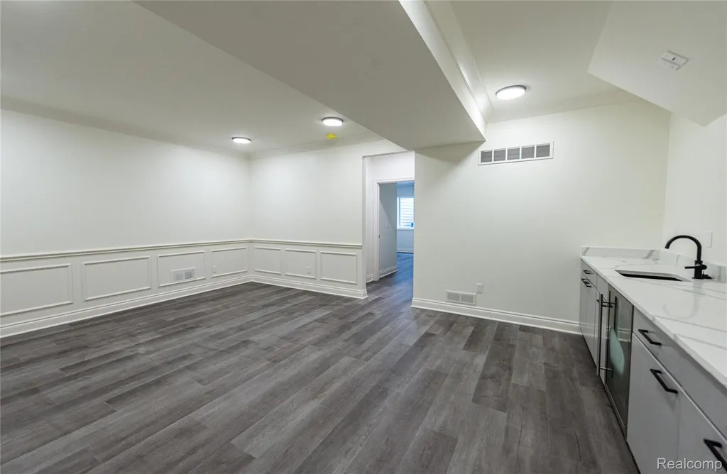 1935 Brookwood Avenue Royal Oak City MI 48073