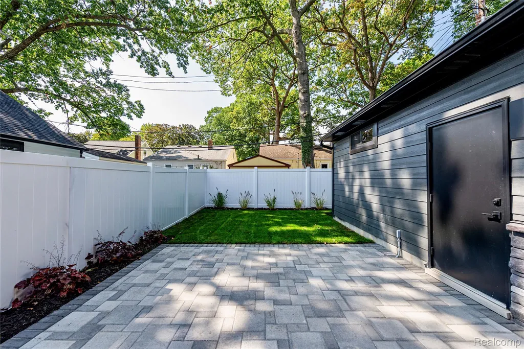1935 Brookwood Avenue Royal Oak City MI 48073