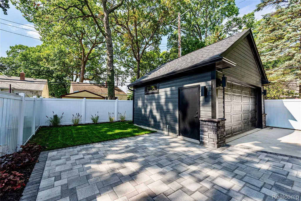 1935 Brookwood Avenue Royal Oak City MI 48073
