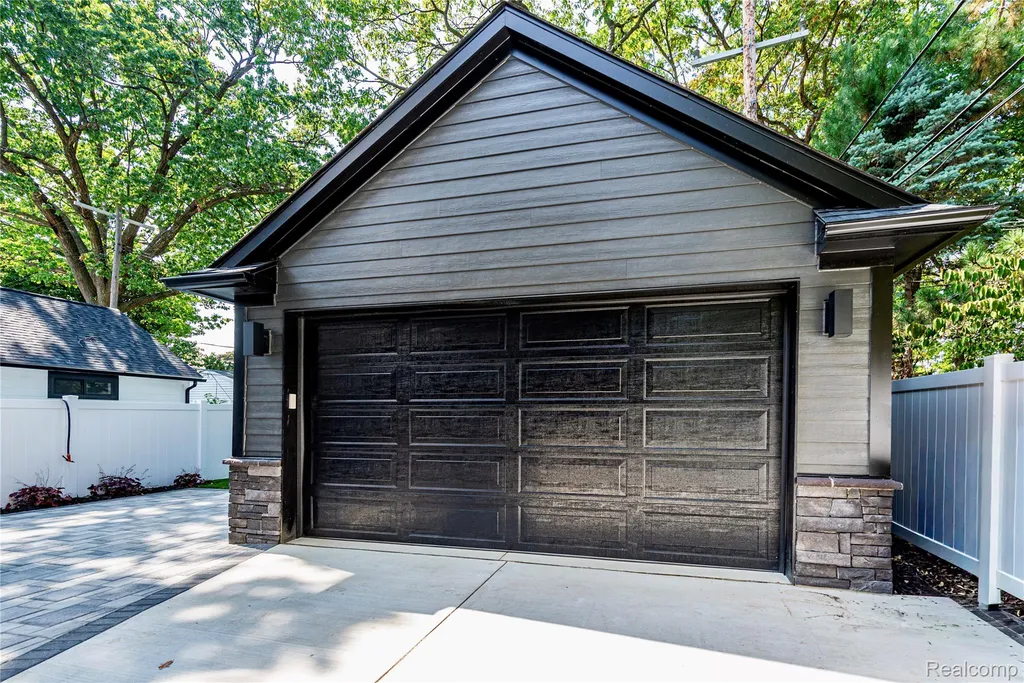 1935 Brookwood Avenue Royal Oak City MI 48073