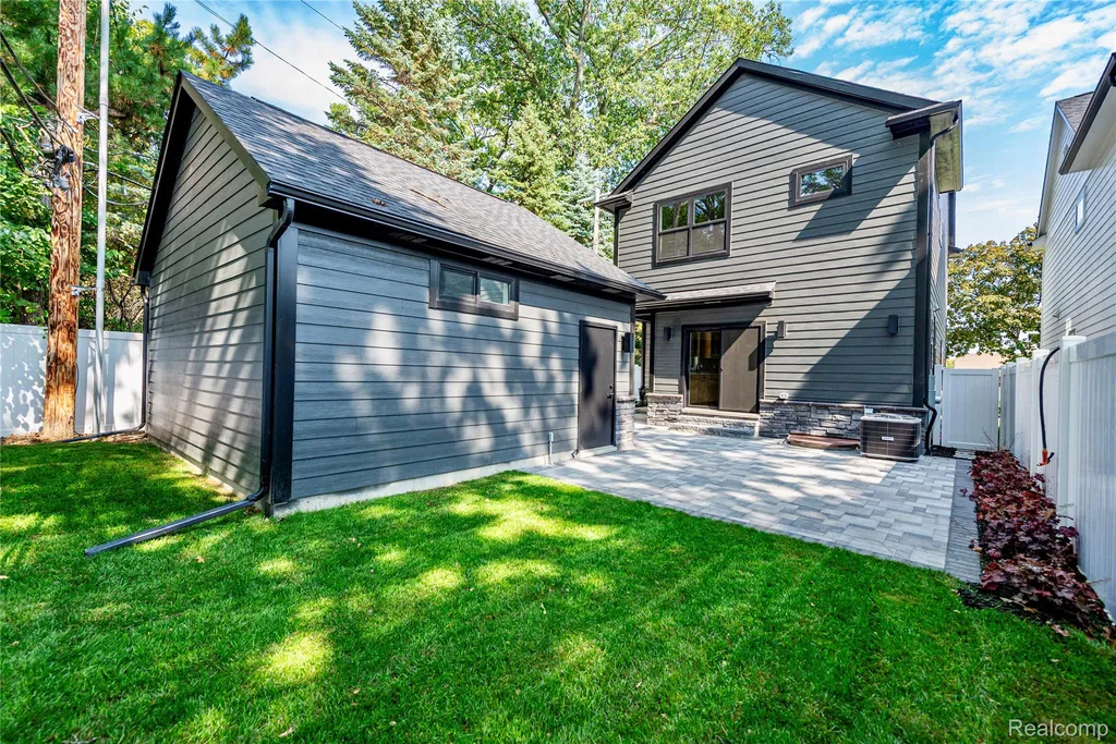 1935 Brookwood Avenue Royal Oak City MI 48073