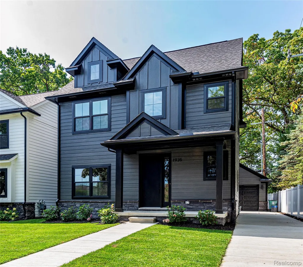 1935 Brookwood Avenue Royal Oak City MI 48073