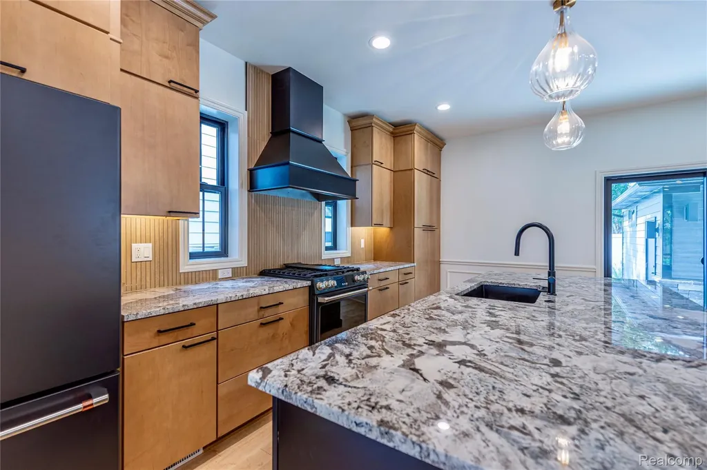 1935 Brookwood Avenue Royal Oak City MI 48073