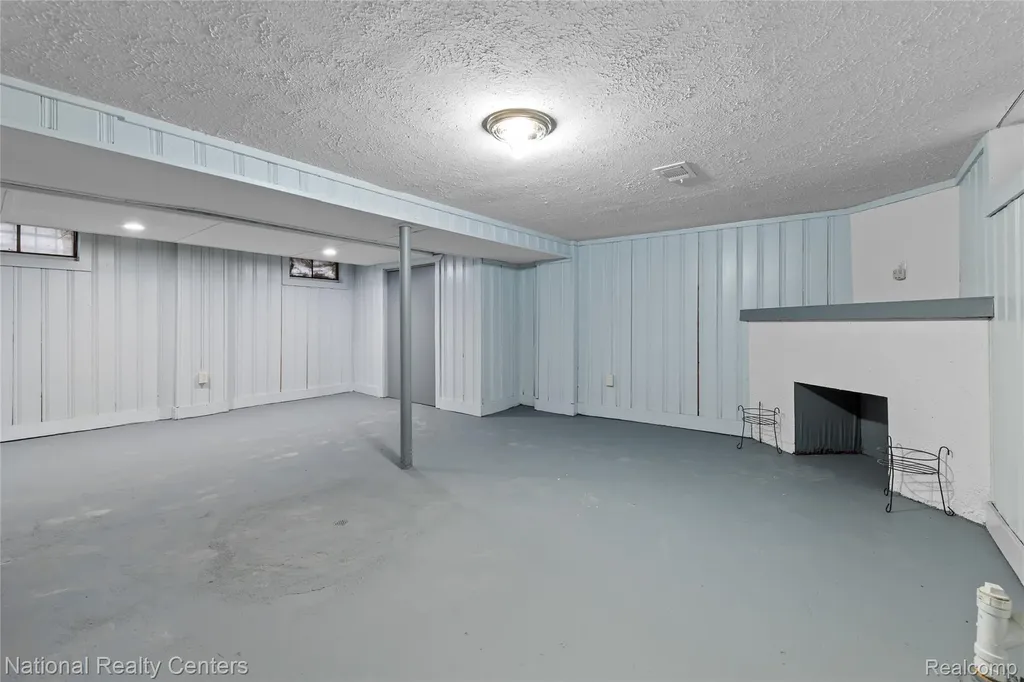 7635 Ashton Avenue Detroit City MI 48228
