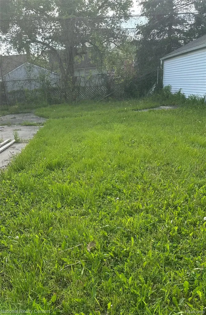 7635 Ashton Avenue Detroit City MI 48228