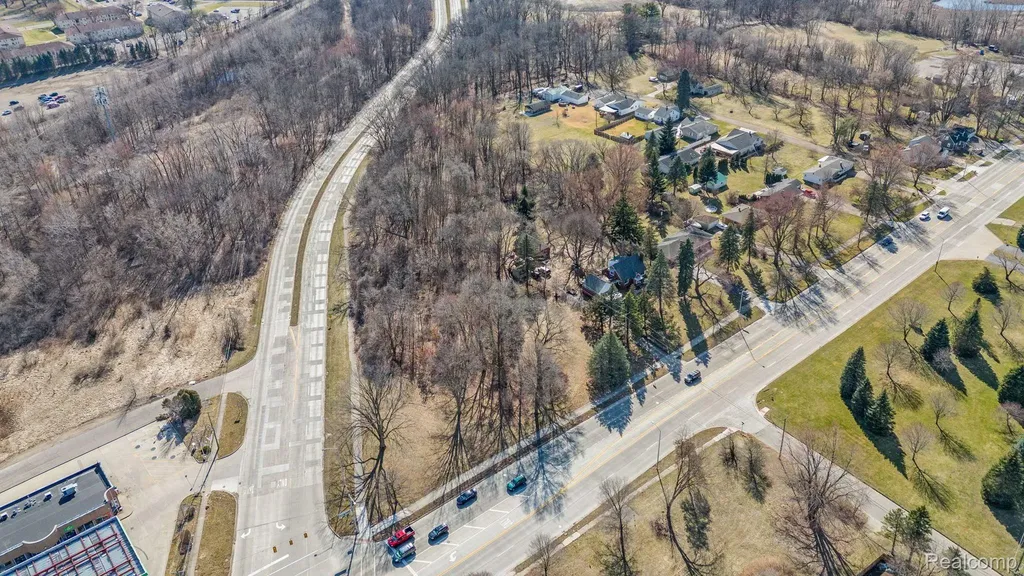 405 W Walton Boulevard Pontiac City MI 48340