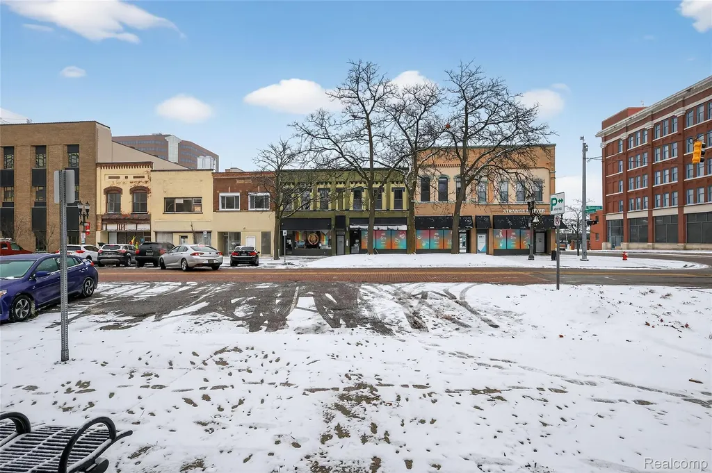 329-337 S Washington Square Lansing City MI 48933