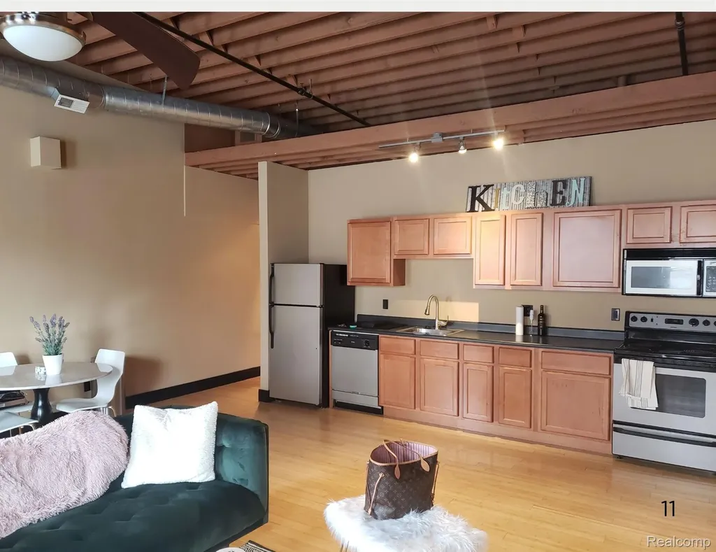 329-337 S Washington Square Lansing City MI 48933