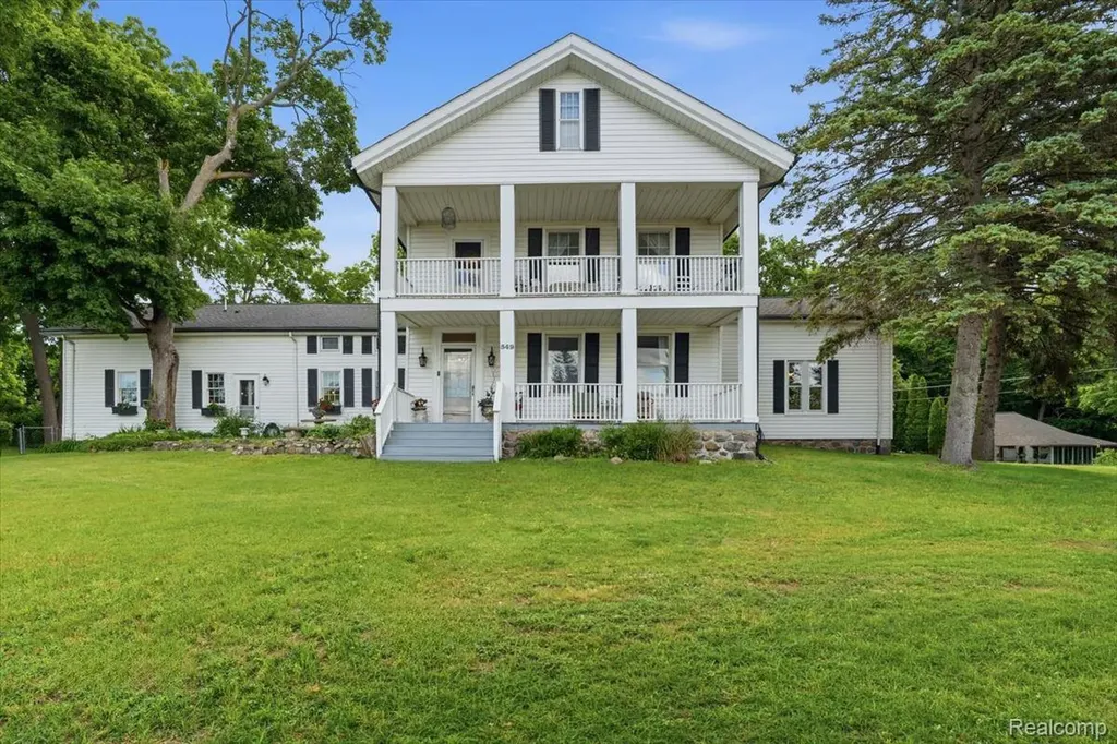 549 Grixdale Lane Waterford Charter Township MI 48328