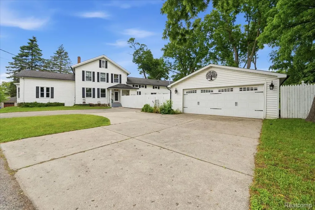 549 Grixdale Lane Waterford Charter Township MI 48328