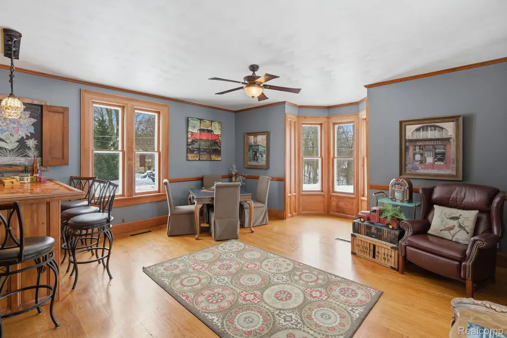549 Grixdale Lane Waterford Charter Township MI 48328