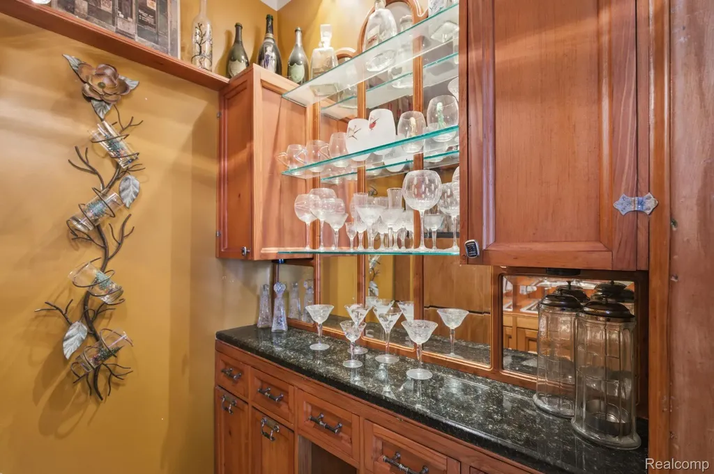 549 Grixdale Lane Waterford Charter Township MI 48328