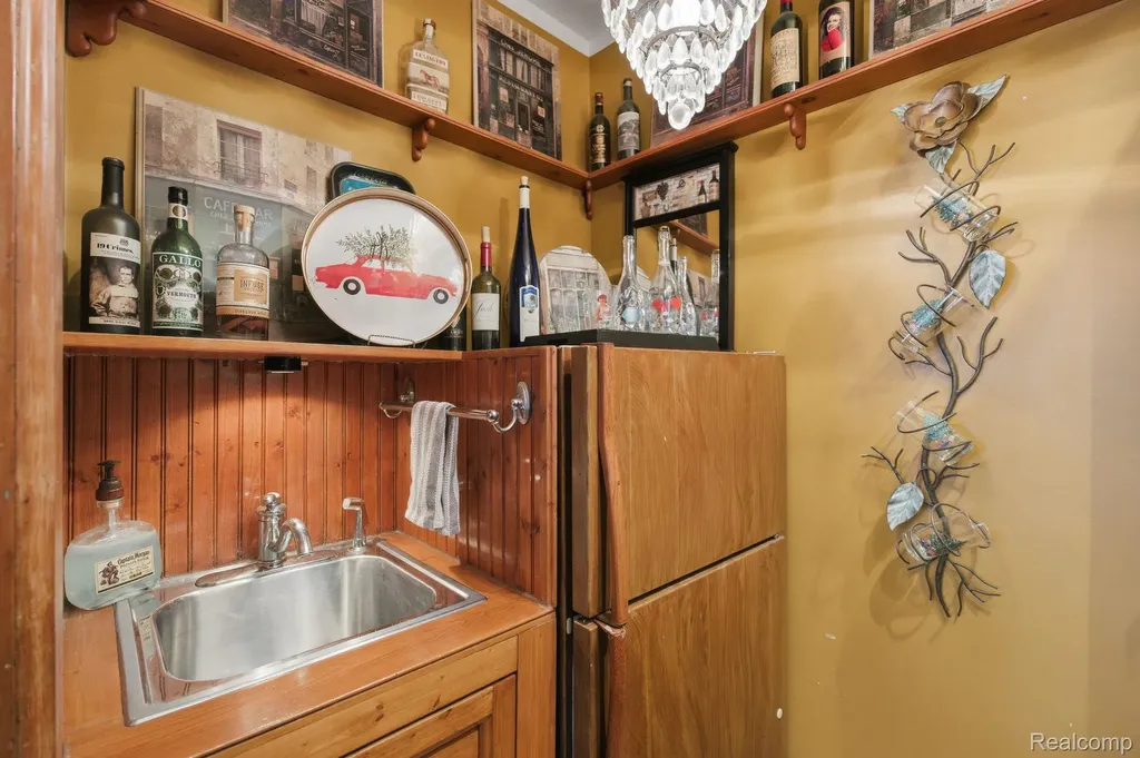 549 Grixdale Lane Waterford Charter Township MI 48328