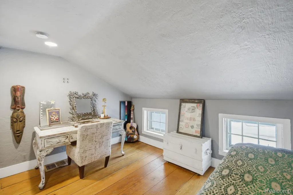 549 Grixdale Lane Waterford Charter Township MI 48328