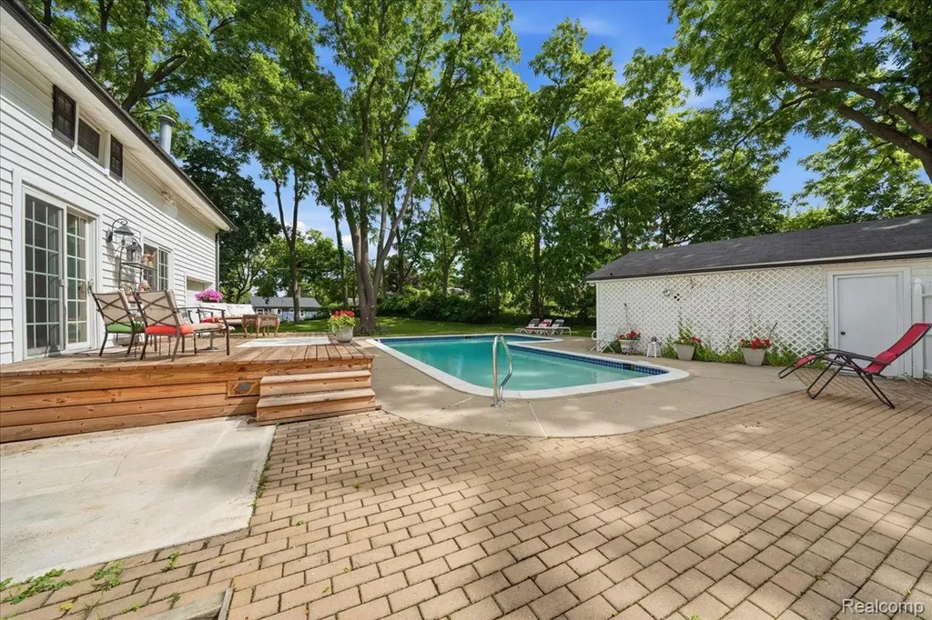 549 Grixdale Lane Waterford Charter Township MI 48328
