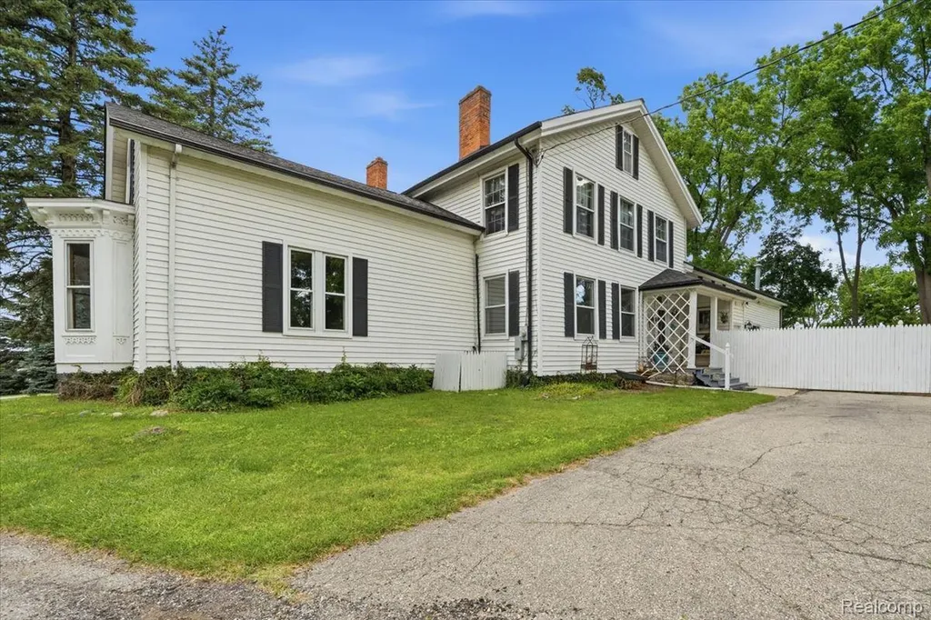 549 Grixdale Lane Waterford Charter Township MI 48328