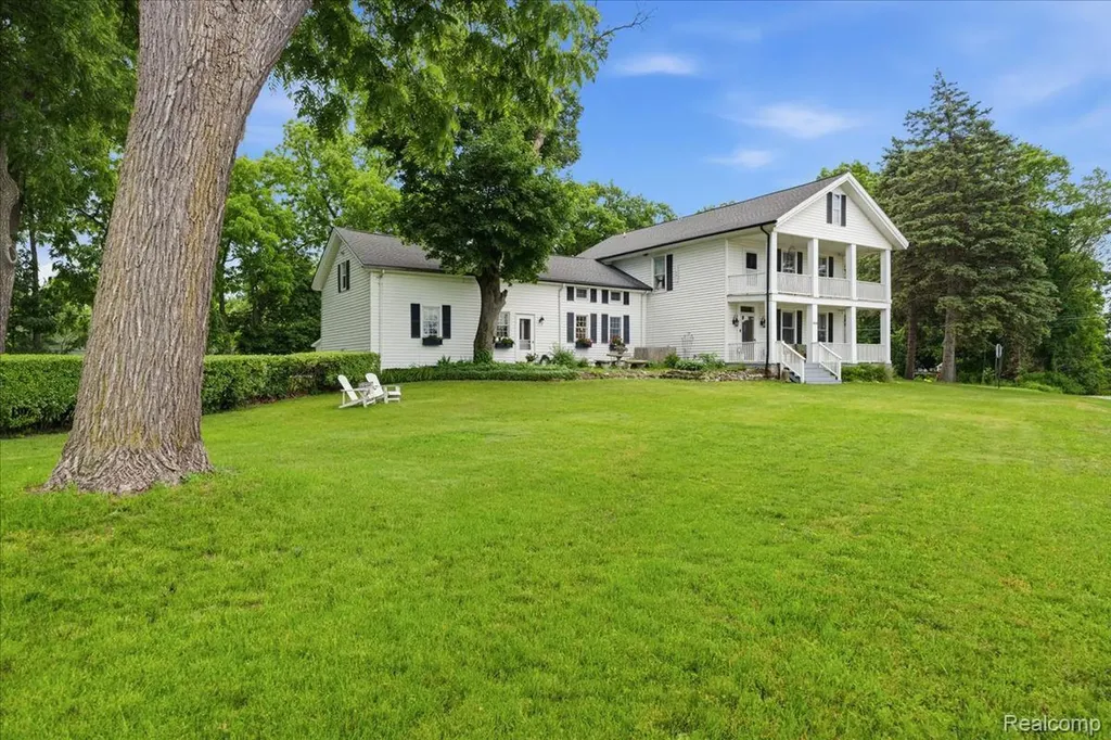 549 Grixdale Lane Waterford Charter Township MI 48328