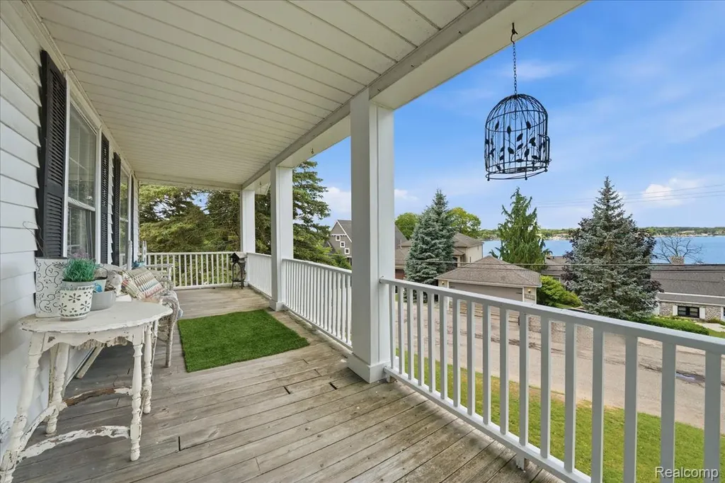 549 Grixdale Lane Waterford Charter Township MI 48328