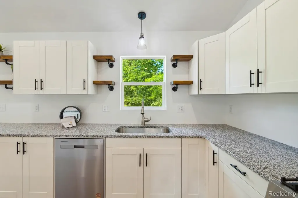 13375 Lenmoore Road Van Buren Charter Township MI 48111