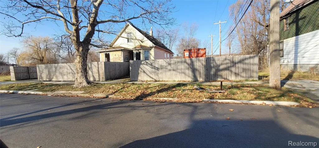 987 E Philadelphia Street Detroit City MI 48211