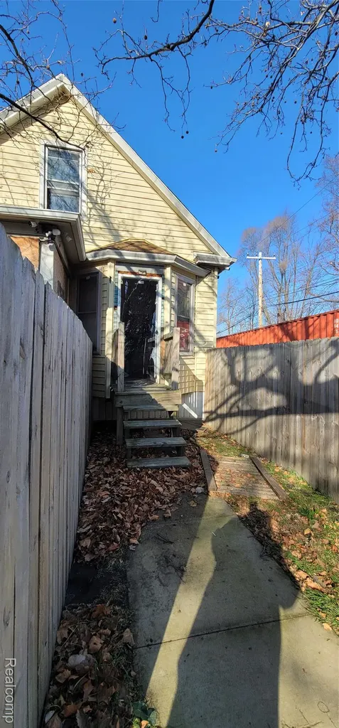 987 E Philadelphia Street Detroit City MI 48211